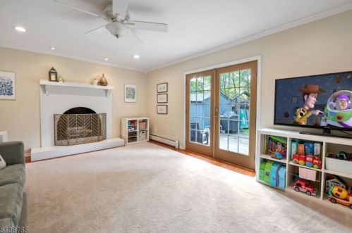 162 Bee Mdw Pkwy, Whippany NJ exterior