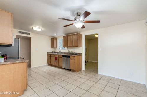 8217 Beverly St, Tucson AZ 85710-5931 exterior