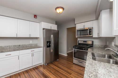 6245 Plaza Cir, Milwaukee WI  53223-2255 exterior