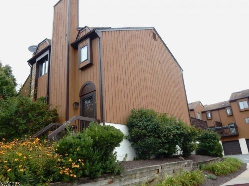 59 Bennington Sq, Hackettstown NJ  07840-4226 exterior