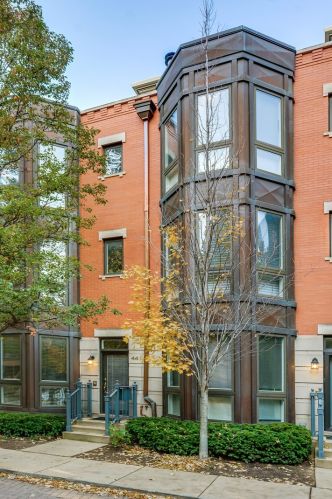 441 Clinton St, Chicago IL  60607-3800 exterior