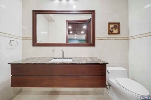 3 Pne Ter, Demarest NJ 07627-1214 exterior