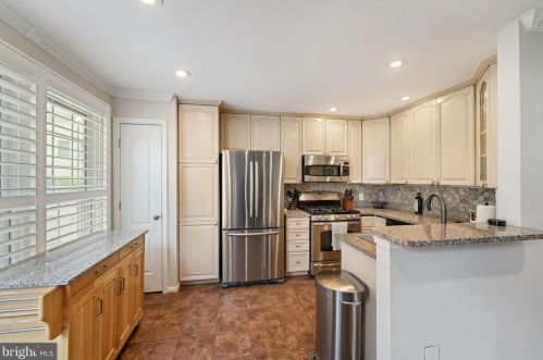 4659 Lambert Dr, Alexandria VA  22311-4942 exterior