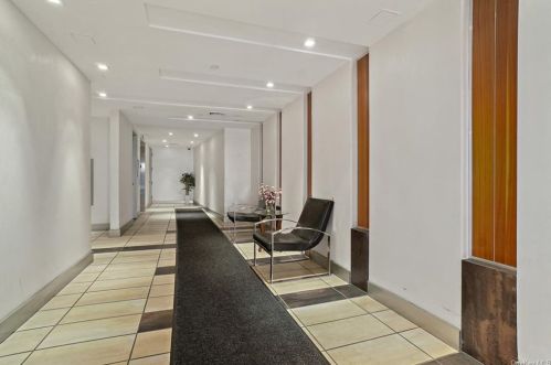 460 236th St, Bronx NY  10470-2106 exterior