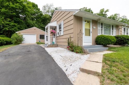 26 Allen St, Enfield CT 06082-4715 exterior