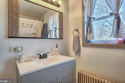 134 Cherry St, Slatington PA 18080-2005 exterior