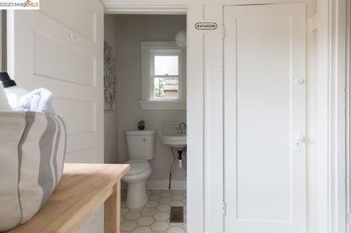 2542 Chilton Way, Berkeley CA 94704-2807 exterior