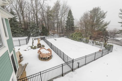 2 Fairview Dr, Concord NH 03301-6917 exterior