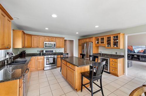 21192 Strawberry Hills Dr, Macomb Township MI 48044-2277 exterior