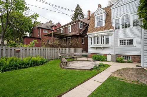 2728 Prospect Ave, Milwaukee WI 53211-3768 exterior