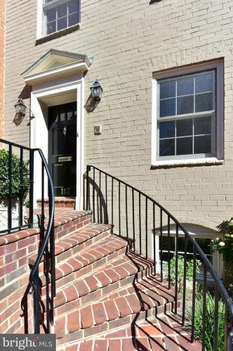113 Cameron Mews, Alexandria VA  22314-2603 exterior