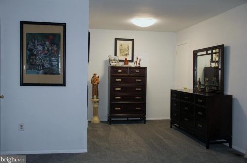 6 Rebecca Ct, Trenton NJ 08628-3339 exterior