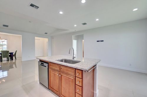 422 Airoso Blvd, Fort Pierce FL  34983-2063 exterior