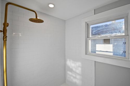 909 Eula Ct, Milwaukee WI  53209-6505 exterior