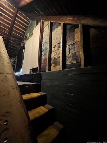 89 Old Broadway, North Haven CT 06473-1606 exterior