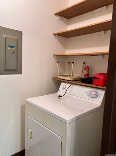 39623 Vlg Wood Ln, Novi MI 48375-4554 exterior