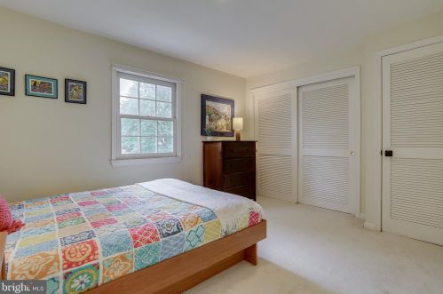 8909 Linton Ln, Alexandria VA 22308-2438 exterior