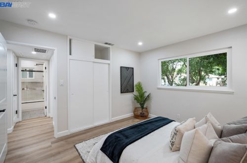 1143 Carey Dr, Concord CA 94520-4337 exterior