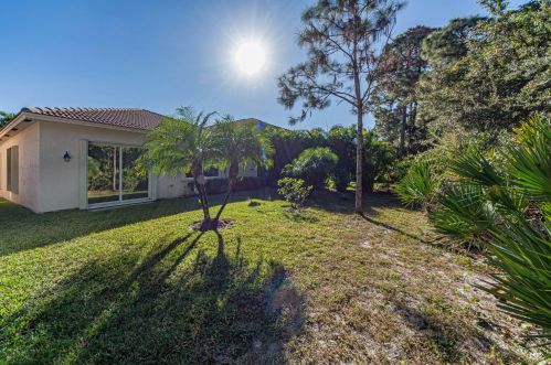 5629 Spanish Riv Rd, Fort Pierce FL 34951-2896 exterior