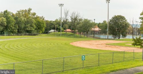 3143 Ft Lincoln Dr, Washington DC 20018-4311 exterior