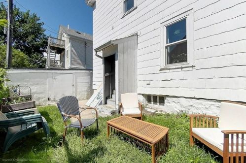 15 Dean Ave, Middletown RI 02840-3406 exterior