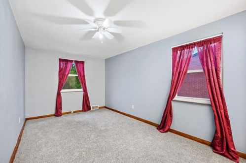 432 Jenne Dr, Pittsburgh PA 15236-2422 exterior