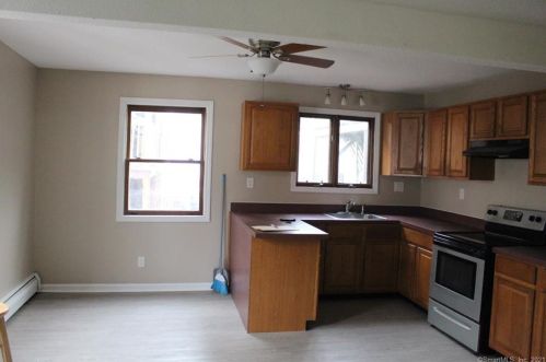 45 6 St, Derby CT 06418-1720 exterior