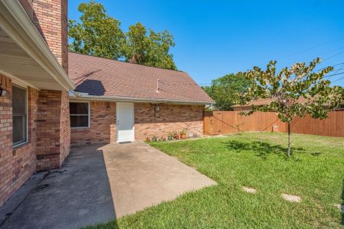 2664 Beechmont Dr, Dallas TX 75228-4224 exterior