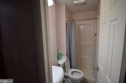 2224 11 St, Philadelphia PA 19133-1002 exterior