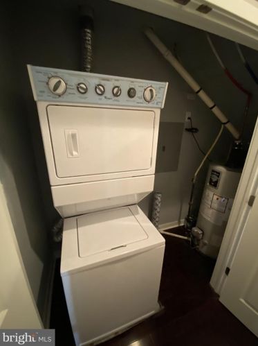 1519 Brown St, Philadelphia PA  19130-2905 exterior