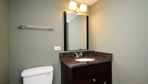 5149 Grace St, Chicago IL 60613-3904 exterior