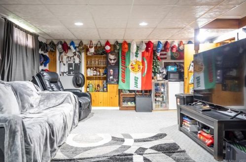 11 Hathaway Ave, Enfield CT 06082-4308 exterior