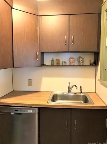 56 Derby Ave, Seymour CT 06483-3106 exterior