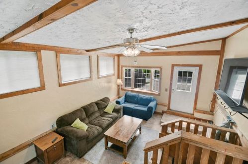 35 Ivernia Rd, Worcester MA 01606-1423 exterior