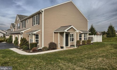 150 Merlin Dr, Hummelstown, PA 17036-8841