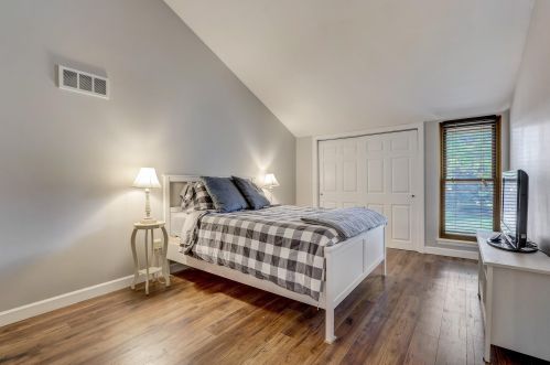 5592 27, Milwaukee WI 53221-4106 exterior