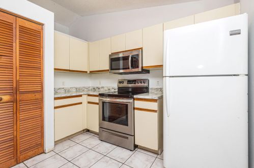 2143 Holland St, Fort Pierce FL  34952-4827 exterior