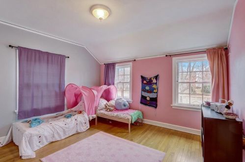 6405 Lk Dr, Milwaukee WI 53217-4229 exterior