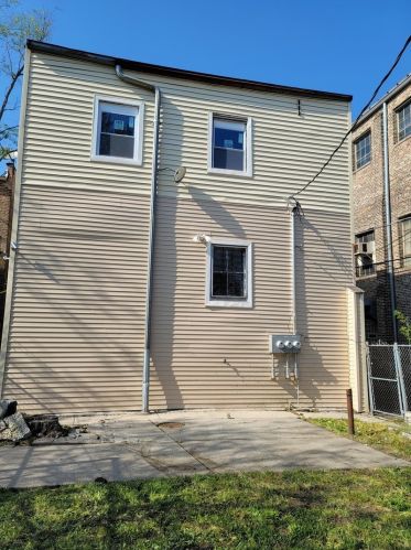 365 70th St, Chicago, IL 60637-4649