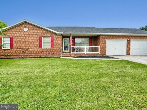 16 Ashfield Dr, Littlestown, PA 17340-9526