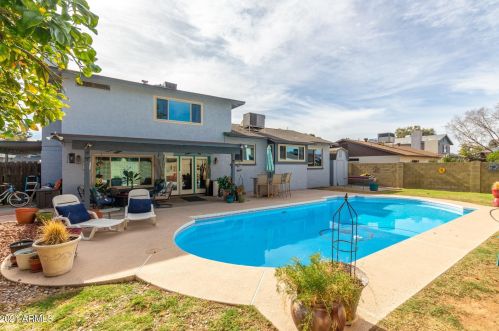 2464 Crocus Dr, Phoenix AZ 85053-5416 exterior