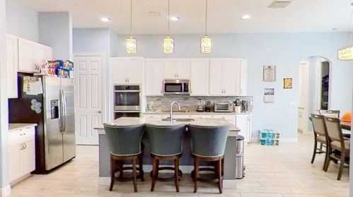 898 Curtis St, Fort Pierce FL 34983-1935 exterior