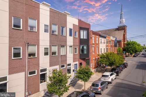 2123 Cumberland St, Philadelphia PA 19125-1718 exterior