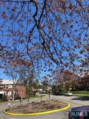 20 Green Acres Dr, Verona NJ  07044-2423 exterior