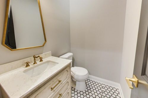 2345 Mclean Ave, Chicago IL 60647-4113 exterior