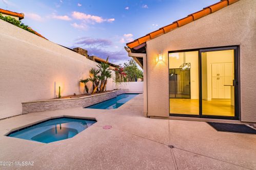 5860 Bright Star Dr, Tucson AZ  85718-3429 exterior