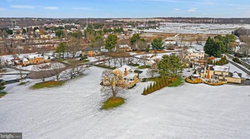 19840 Meredith Dr, Rockville MD 20855-2426 exterior