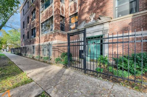 6829 Greenview Ave, Chicago IL  60626-4209 exterior