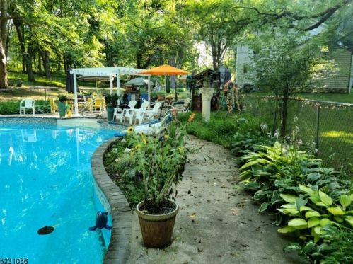 9 Liberty Trl, Fredon NJ 07860-6140 exterior