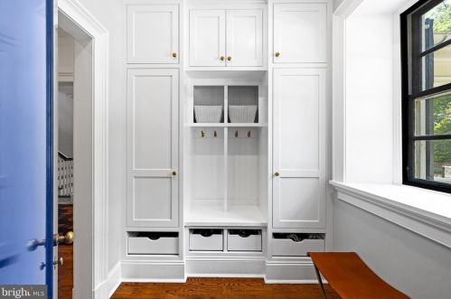 104 Mermaid Ln, Philadelphia PA 19118-3246 exterior